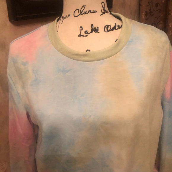 TIEDYE PASTEL PULLOVER NWT - Picture 3 of 4